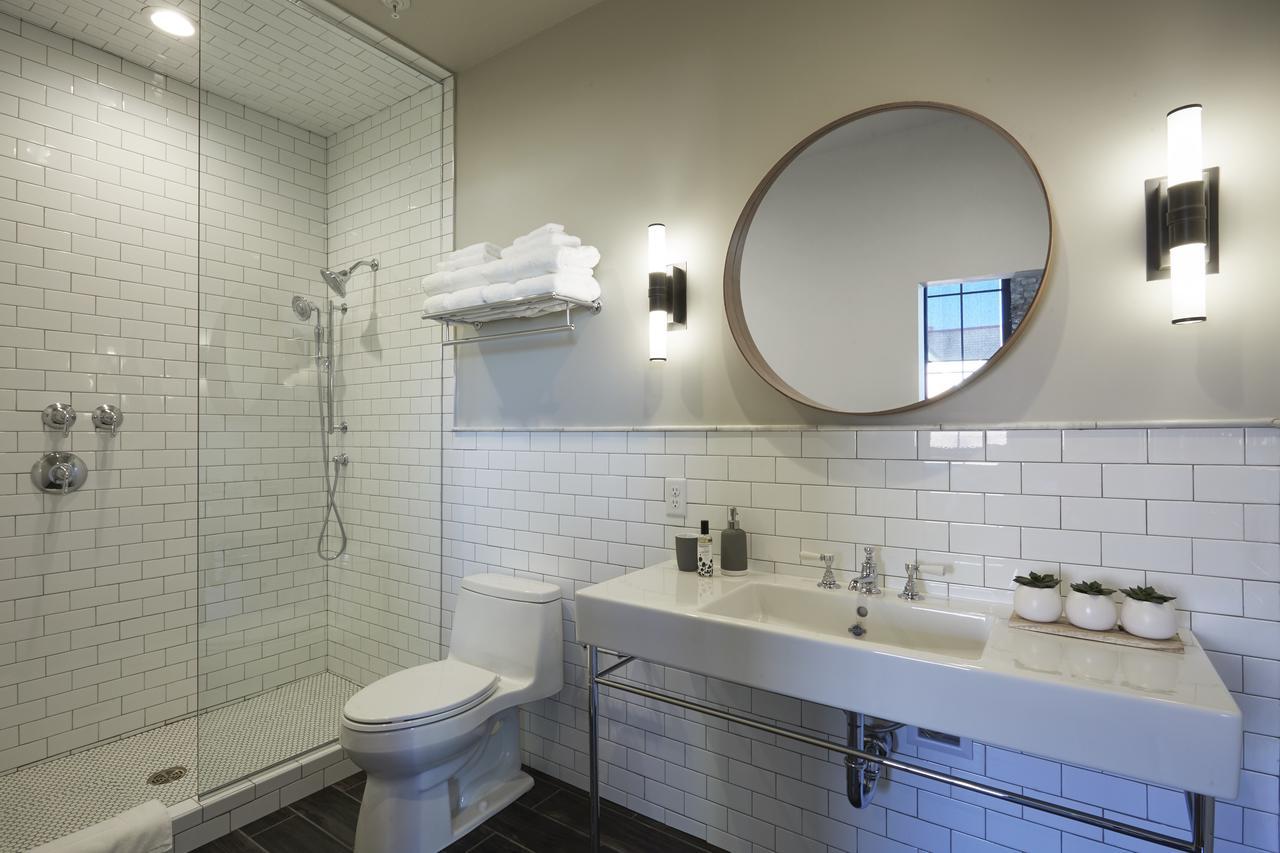 Kinn Guesthouse Bay View Милуоки Екстериор снимка