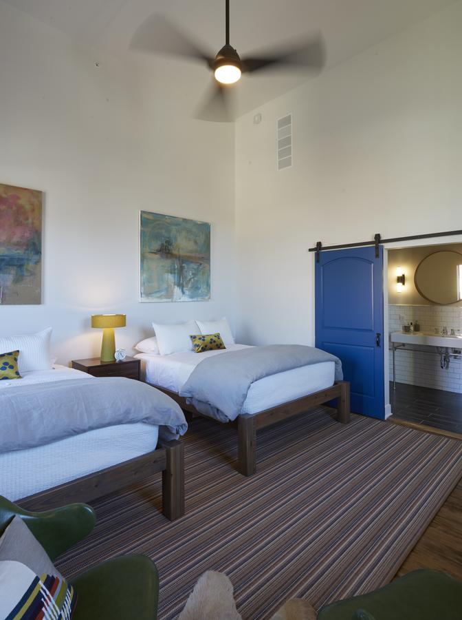 Kinn Guesthouse Bay View Милуоки Екстериор снимка
